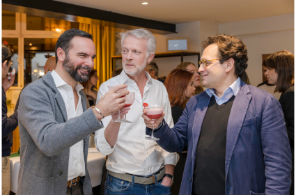Team building culinaire Paris – Atelier cuisine entreprise dans un loft parisien